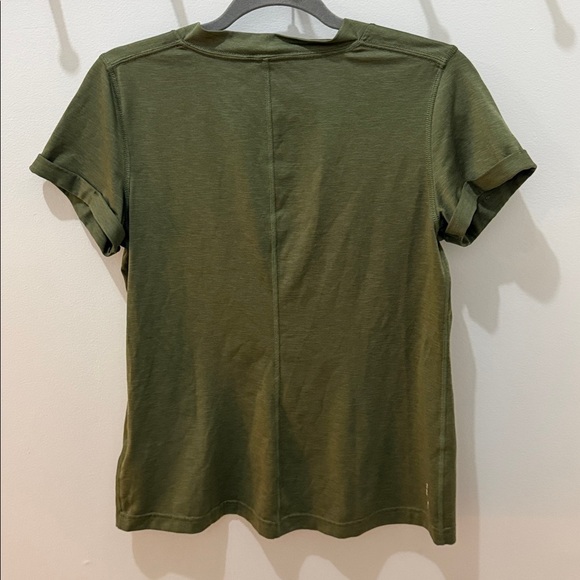 The North Face Flashdry Short Sleeve Shirt - Picture 5 of 5